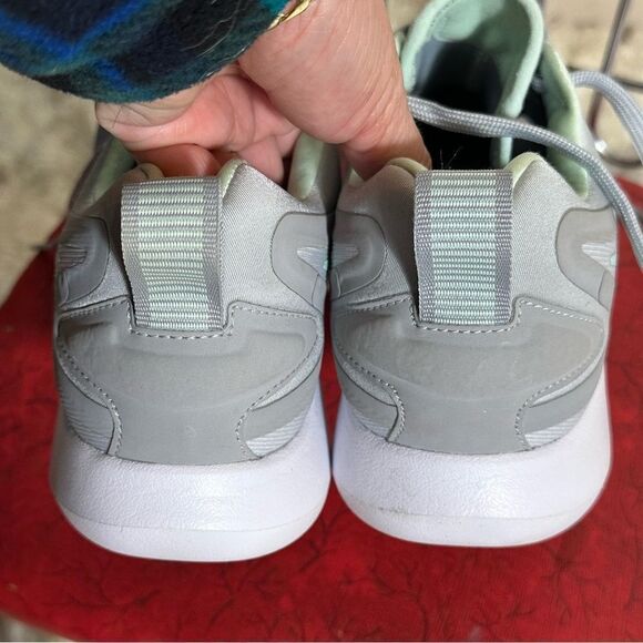 Nike Women's Gray Running Shoes - Picture 9 of 9